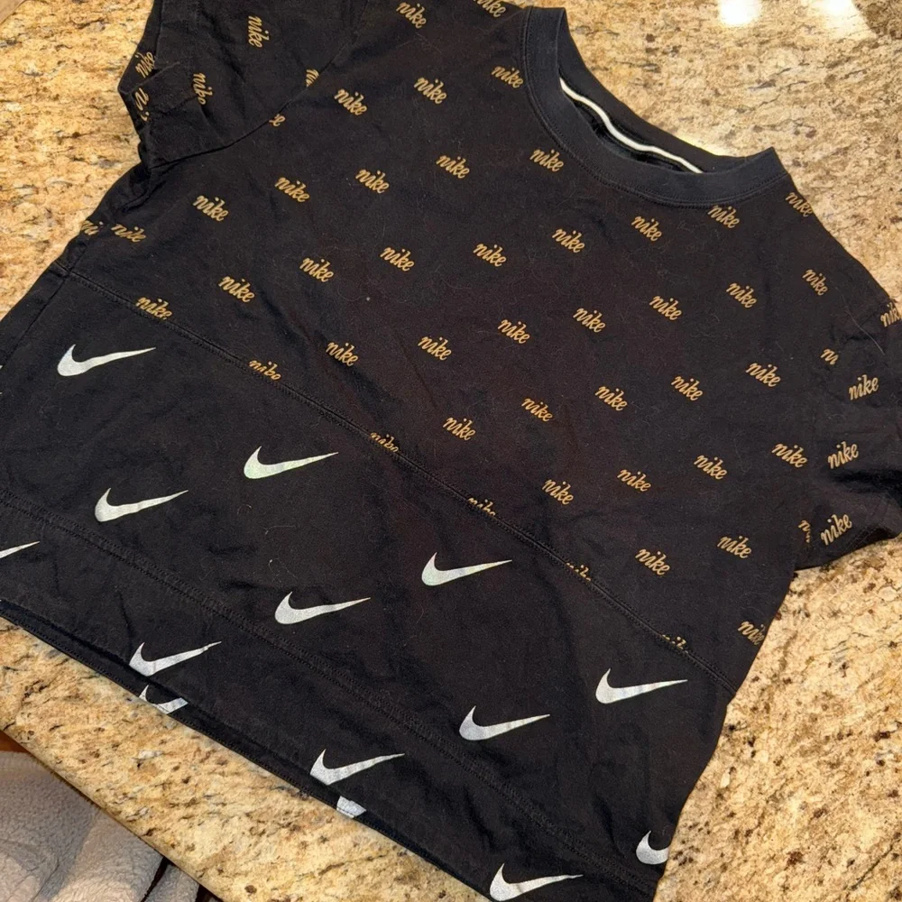 🖤Nike Black Tee with Gold and White Accents